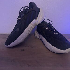 Adidas Ozelia Women's Size 7 black sneaker with gray sole